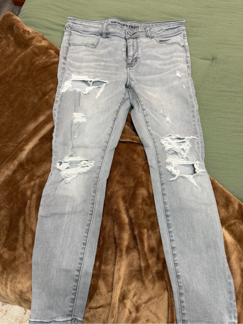 American Eagle Outfitters Light Gray Ripped Skinny Jeans